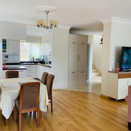 Kumbaba'da Oezel Havuz Tamamen Muestakil Villa Sile