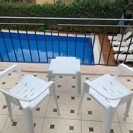 Kumbaba'da Oezel Havuz Tamamen Muestakil Sile