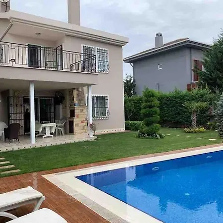 Kumbaba'da Oezel Havuz Tamamen Muestakil Villa Sile