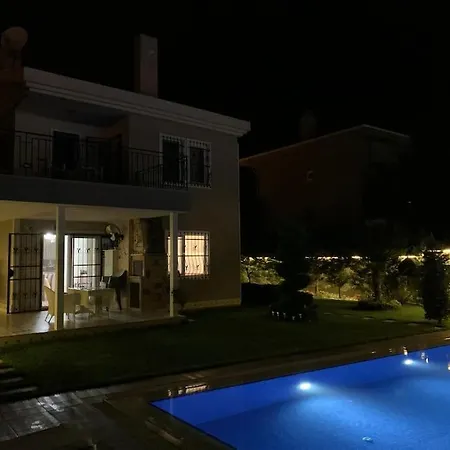 Villa Kumbaba'da Oezel Havuz Tamamen Muestakil