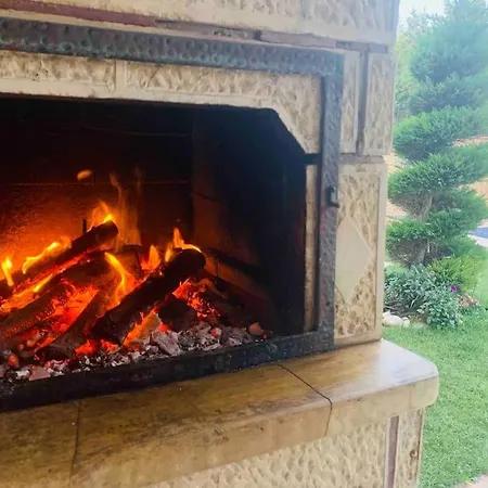 Kumbaba'da Oezel Havuz Tamamen Muestakil Villa *