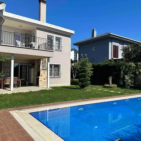 Kumbaba'da Oezel Havuz Tamamen Muestakil Villa Sile