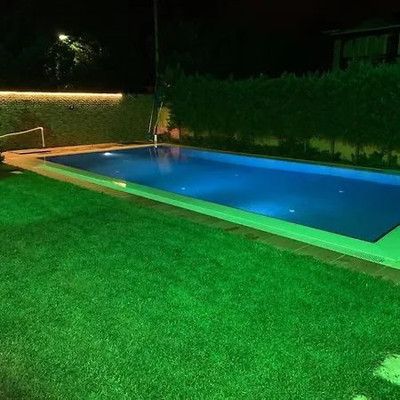 Kumbaba'da Oezel Havuz Tamamen Muestakil *