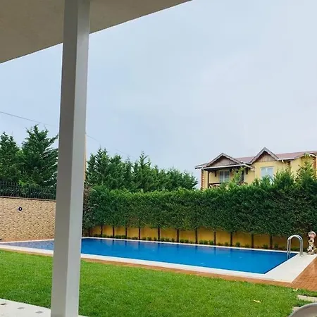 Villa Kumbaba'da Oezel Havuz Tamamen Muestakil Sile